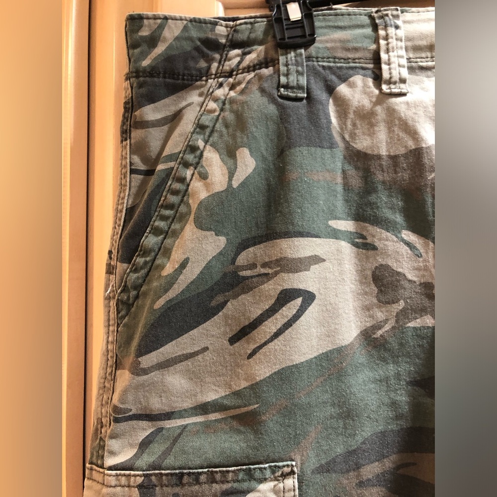 Wrangler Green Camo Cargo Tech Shorts Sz. 44 - Picture 5 of 7
